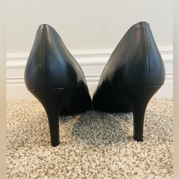 Naturalizer Black Women's Pumps - Picture 4 of 10